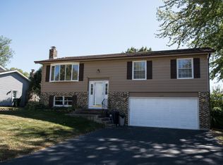 645 Chelsea Dr, Algonquin, IL 60102