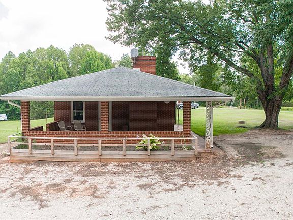 3rd image of 657 Swan Rd