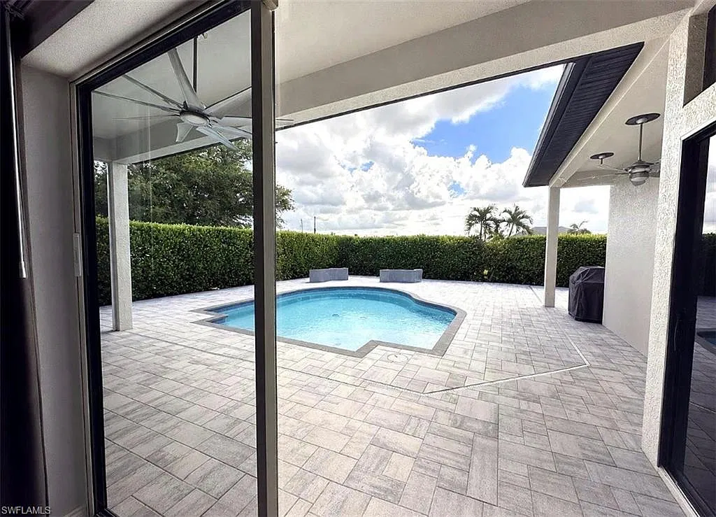 3 bed, 2.0 bath, 2246 sqft, $5,000 — Photo 2