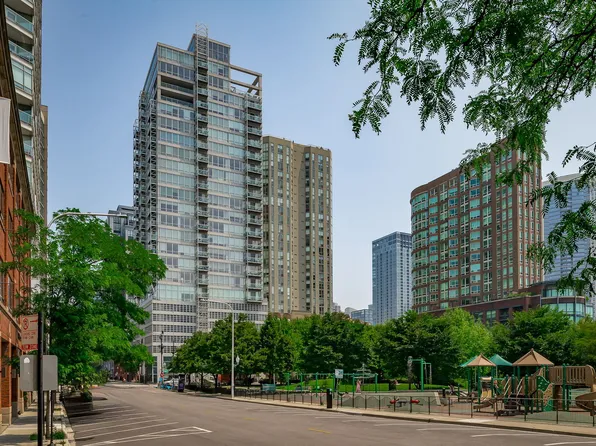 653 N Kingsbury St APT 2105, Chicago, IL 60654