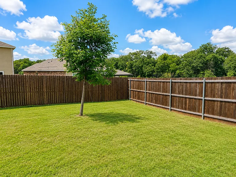 715 Wellington Dr — Photo 20