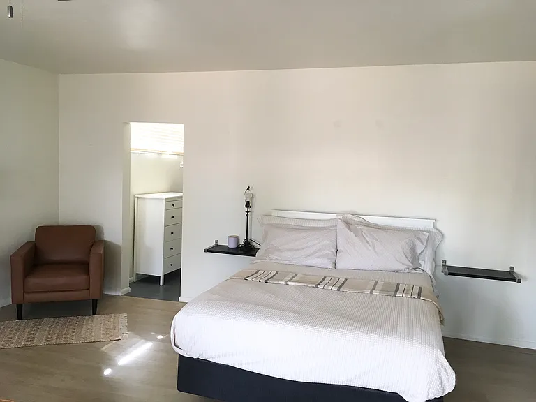 1724 N Whittier Dr — Photo 7