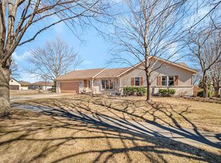 214 Deerpath Dr, Minooka, IL 60447