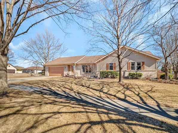 214 Deerpath Dr, Minooka, IL 60447