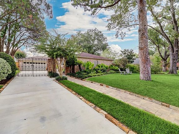3rd image of 2414 Briarbrook Dr