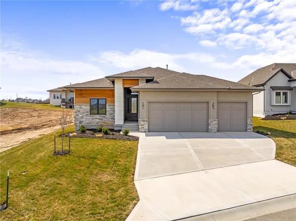 11242 S Sunray Dr, Olathe, KS 66061