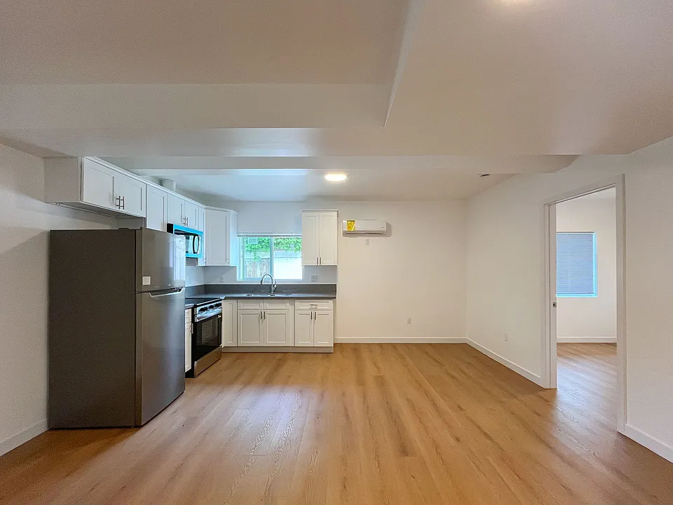 905 Gaviota Ave, Long Beach, CA 90813