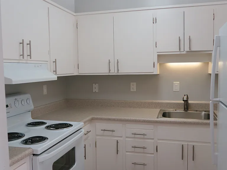 130 Arch St — Photo 10