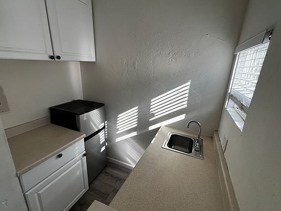 5th image of 2305-07 Grand Ave #2305B