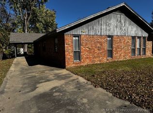 930 E 7th St #B, Ada, OK 74820