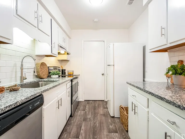 1208 Schaub Dr #I — Photo 7
