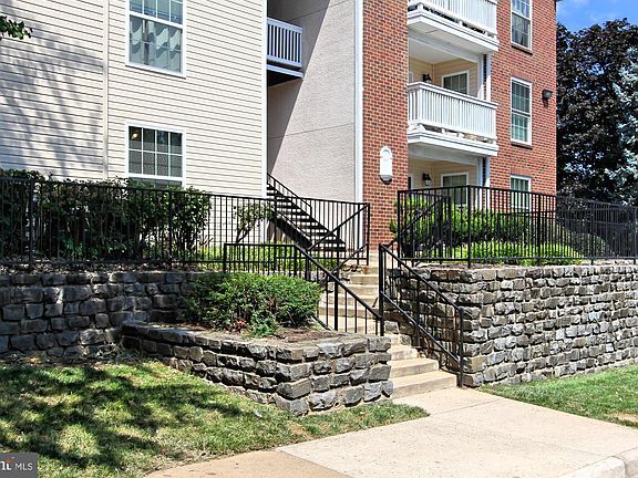 3rd image of 1539 Lincoln Way APT 101