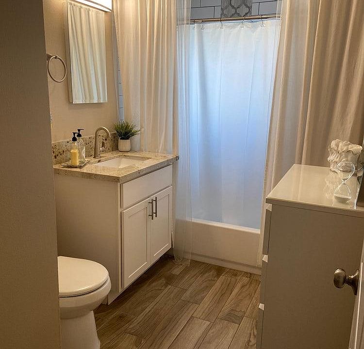 1st image of 2537 E Clarendon Ave Unit 2