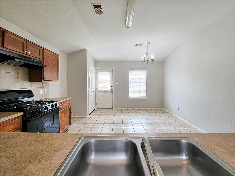 7438 Fox Knoll Ln — Photo 10