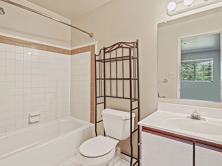 4906 Columbia Rd #8 — Photo 15