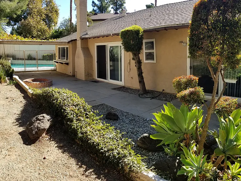 20727 Horace St — Photo 25