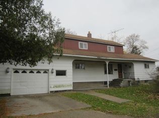 3918 N Shore Dr, Menominee, MI 49858