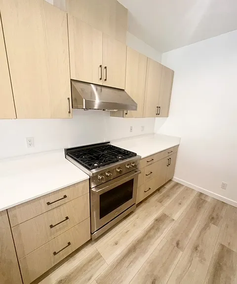 230 Hamilton — Photo 6