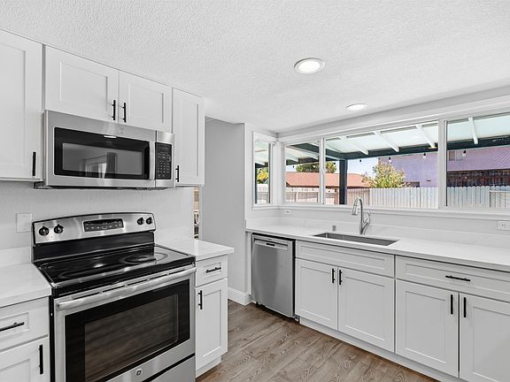5th image of 470 Edwards St