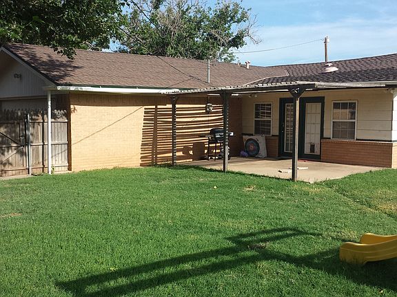 2nd image of 816 6th Pl
