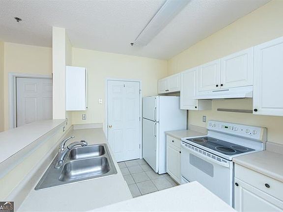 4th image of 709 Spring Heights Ln SE #7