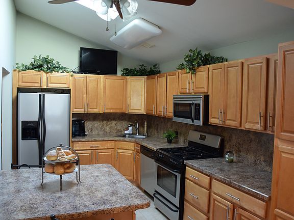 3rd image of 368 Grantwood Ave