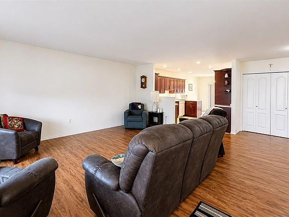 3rd image of UNIT D-2419 Buhler AVENUE