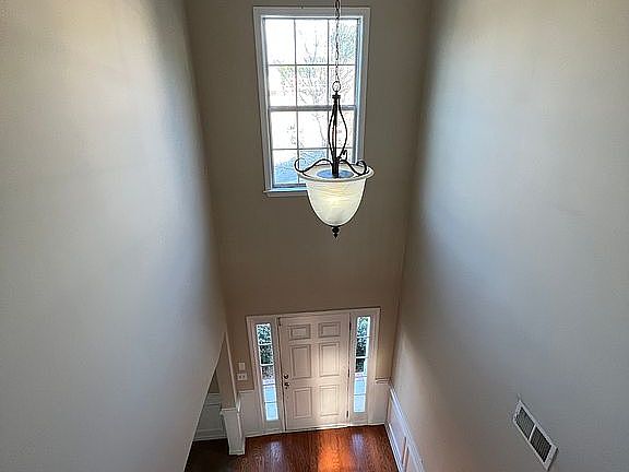 5th image of 713 Pine Grv