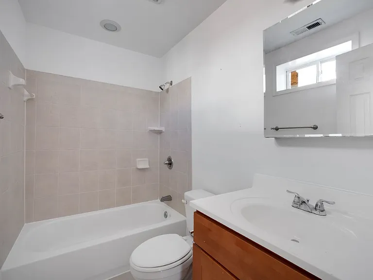 1337 Girard St NW #3 — Photo 8
