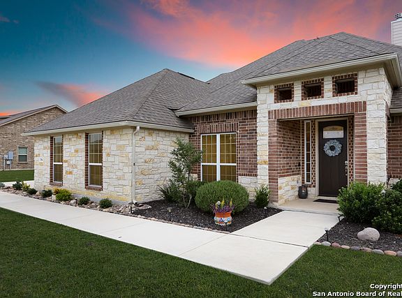 4th image of 396 Sittre Dr