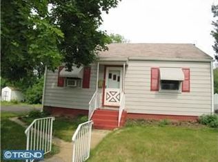 405 Warwick Rd N, Lawnside, NJ 08045