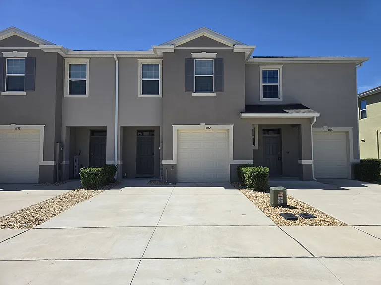 1242 Lido Dr — Photo 2
