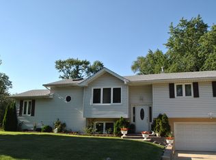 22W630 Armitage Ave, Glen Ellyn, IL 60137