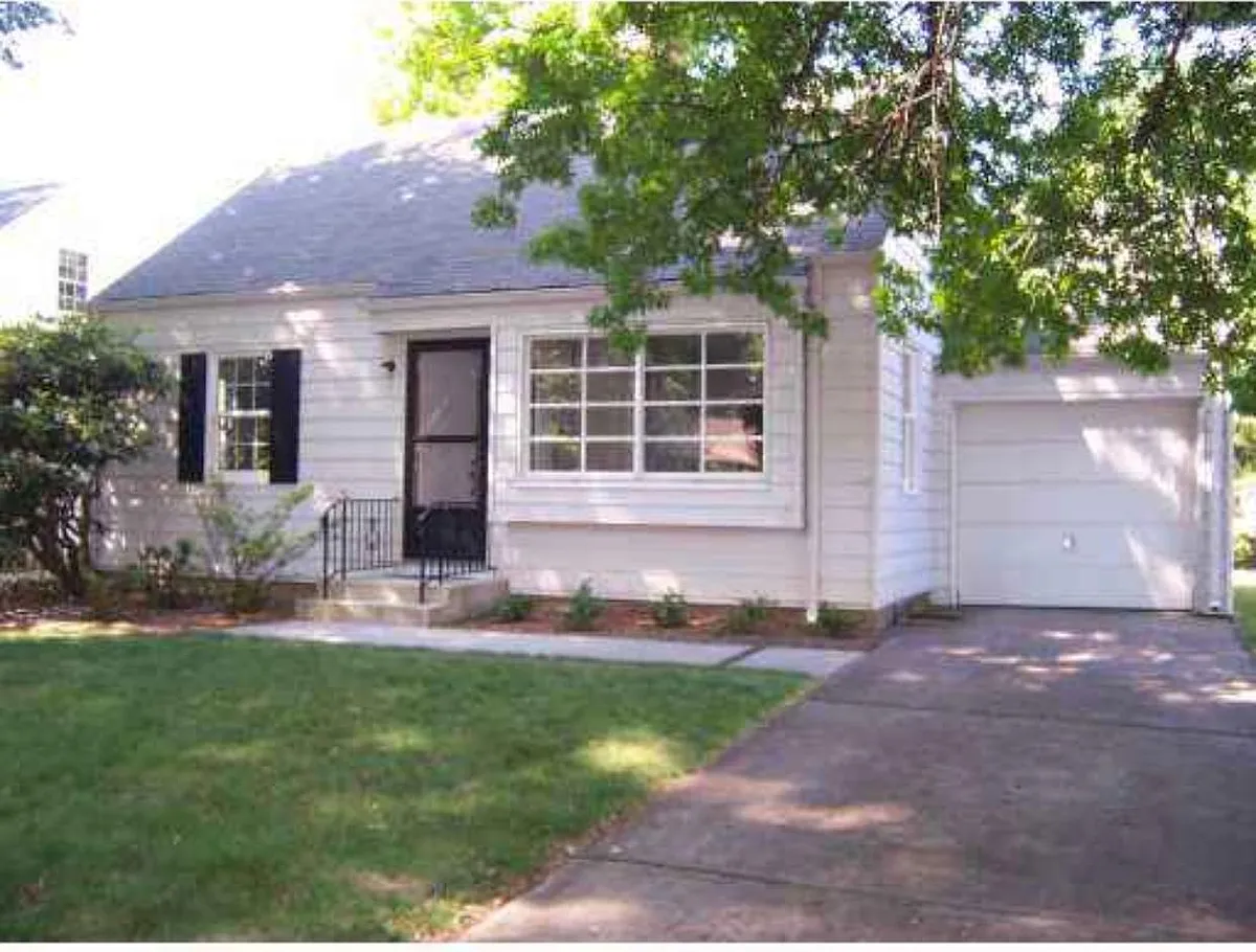 Building Photo - 9 Clyff Ln