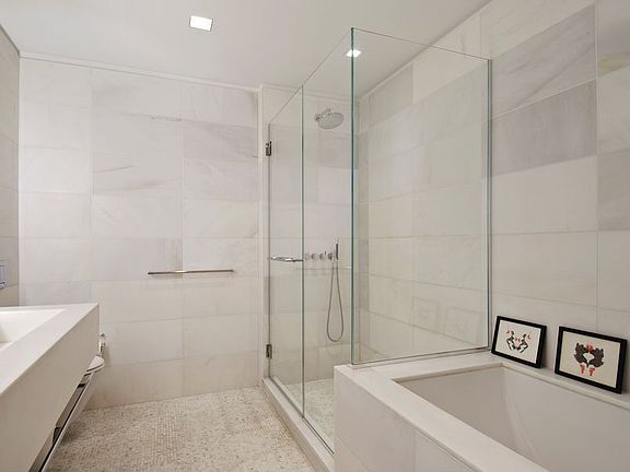 4th image of 400 E 67th St APT 17C