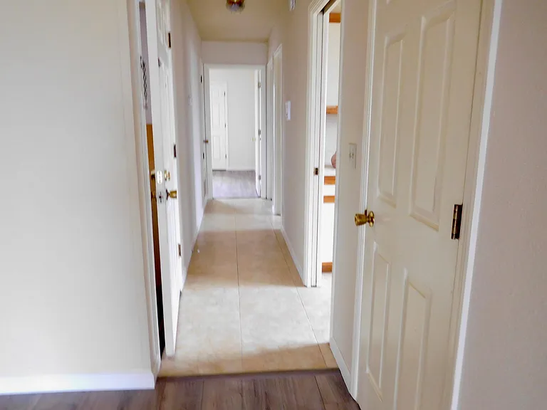 4131 Judah St — Photo 2