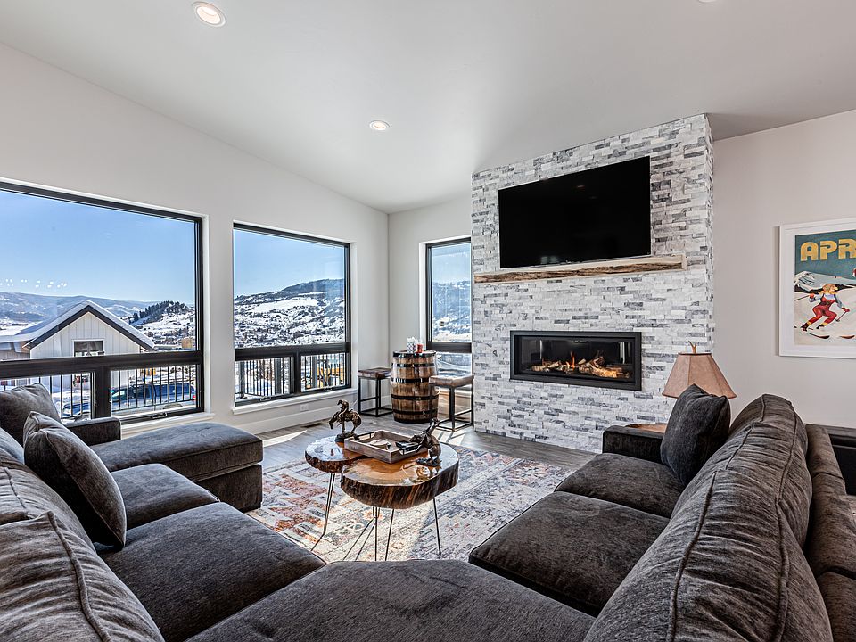 Upper Level - Living Room with Views to the Southeast