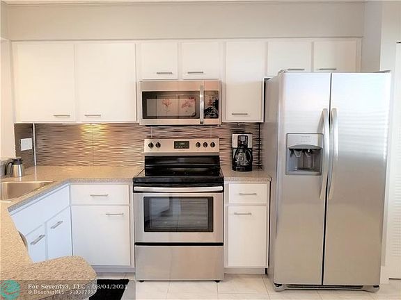 3rd image of 2232 N Cypress Bend Dr APT 805