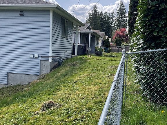 3rd image of 652 ADELE Avenue