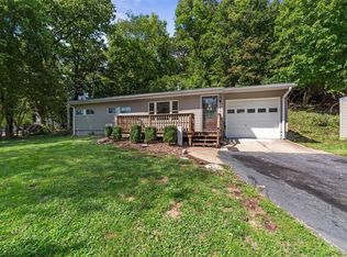 949 New Ballwin Rd, Ballwin, MO 63021