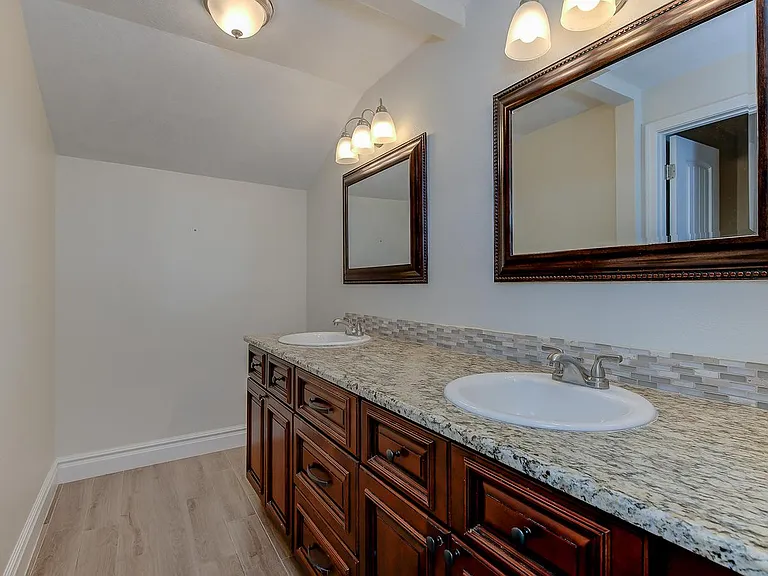 1025 N Eagle Hills Way — Photo 15