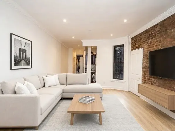 332 E 71st St APT 3A, New York, NY 10021