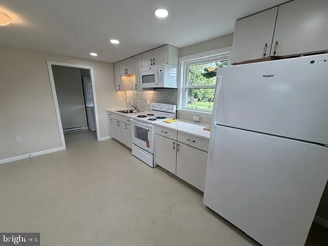 271 Redwood Dr — Photo 2