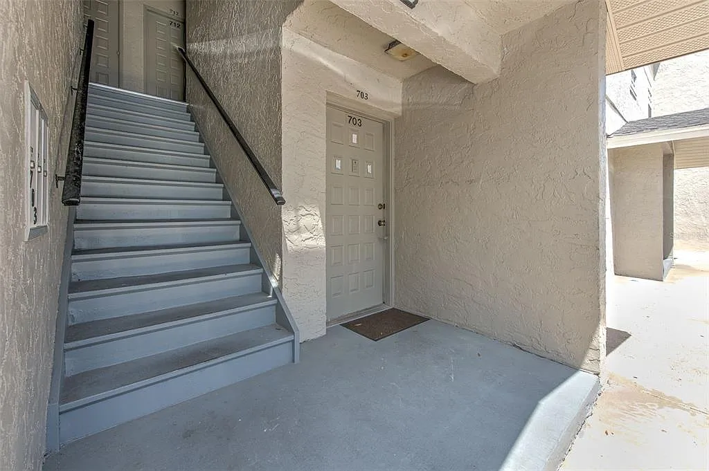 2 bed, 2.5 bath, 1284 sqft, $1,695 — Photo 3