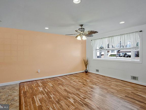 5th image of 28760 Hancock Dr