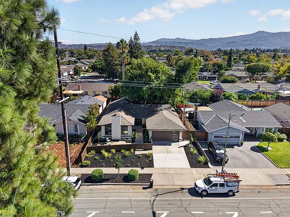 3rd image of 998 Branham Ln
