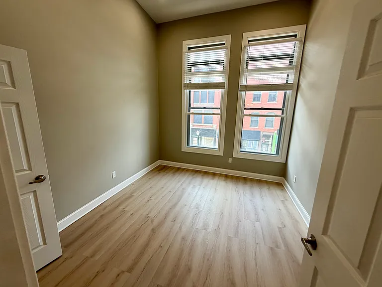 347-355 Main St #4 — Photo 11