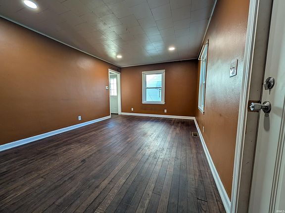 2nd image of 382 Stevenson St