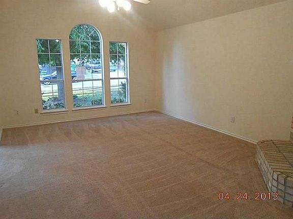 4th image of 303 Bridlegate Dr