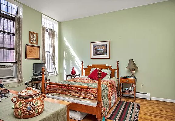 3rd image of 16 W 120th St